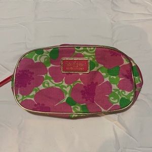 Estée Lauder makeup bag